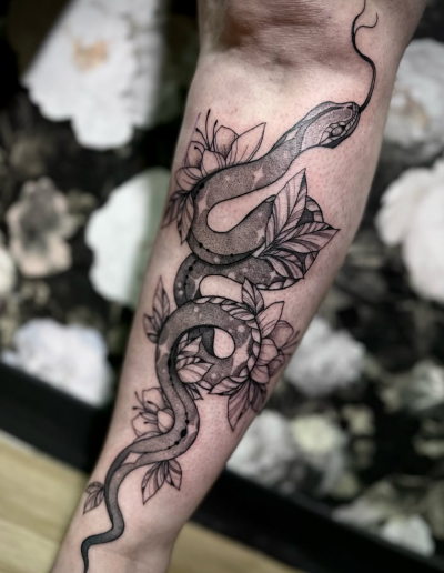 Tatouage ornemental et floral par Siane