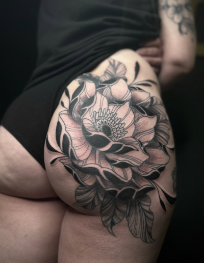 Tatouage ornemental et floral par Siane