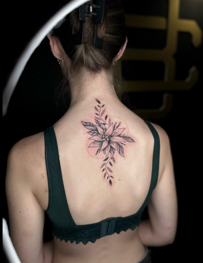 Tatouage ornemental et floral par Siane
