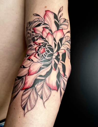 Tatouage ornemental et floral par Siane