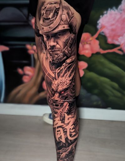 Tatouage réalisme jambe